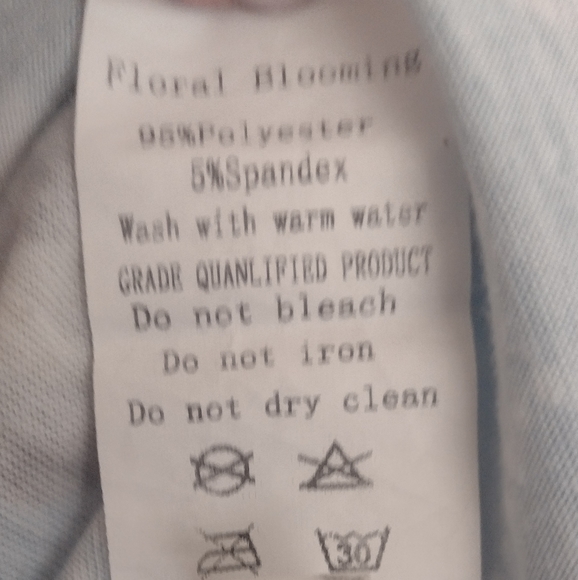 Floral blooming maxi dress Ptp 22" - Picture 3 of 5